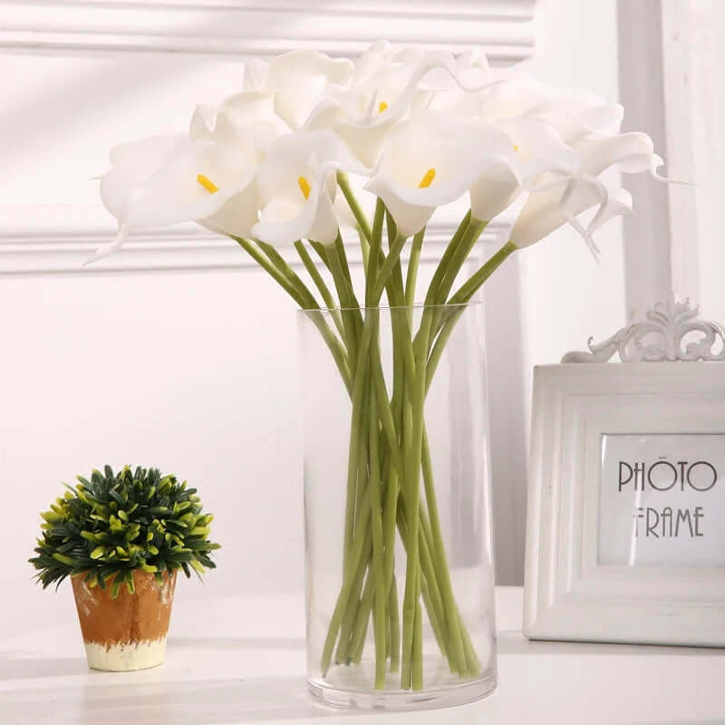 Real-touch calla lily artificial flowers in a clear vase, perfect for home decor and events. Elegant 10 pc bunch.